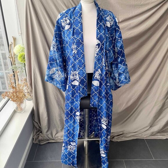 Vintage Daruma Doll Print Kimono: Retro Japanese Cotton Robe - Picture 3 of 7